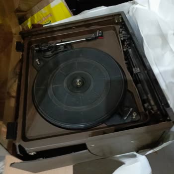 PTT Kargo İle Gönderilen Antika Pikap Çalar Parçalandı, Yüksek Ücret Alındı