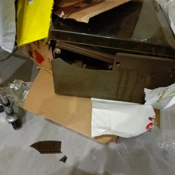 PTT Kargo İle Gönderilen Antika Pikap Çalar Parçalandı, Yüksek Ücret Alındı