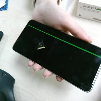 I Use Realme GT2 Pro and a Vertical Light Line Appeared After Update with No Support