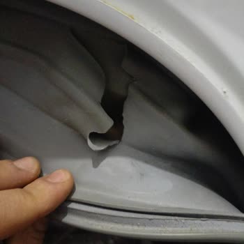 Hoover Çamaşır Makinesi Kazanında Lastik Ve Kelepçe Arızası, Çamaşırlara Zarar