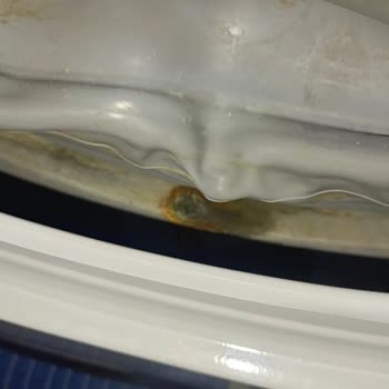Hoover Çamaşır Makinesi Kazanında Lastik Ve Kelepçe Arızası, Çamaşırlara Zarar
