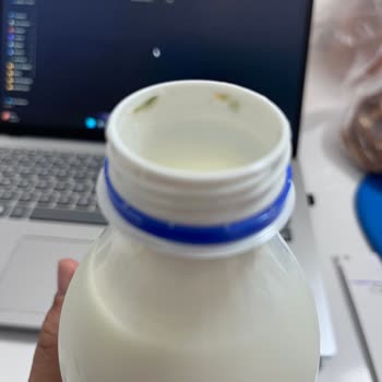 Tarihi Geçmemiş Ayranın Kapağında Küf Oluşumu