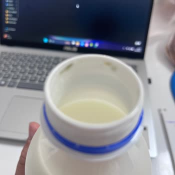 Tarihi Geçmemiş Ayranın Kapağında Küf Oluşumu