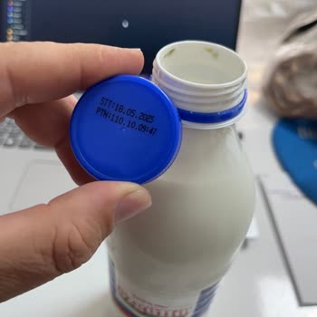 Tarihi Geçmemiş Ayranın Kapağında Küf Oluşumu