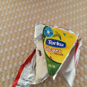 Torku Üçgen Peynirde Yabancı Madde Şoku: Kahvaltı Keyfimiz Bozuldu