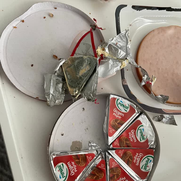 Aldığım Üçgen Peynirin Bozuk Çıkması Hayal Kırıklığı Yarattı