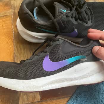 Aldığım Nike Ayakkabının Logoları Ve Tabanı Koptu, İade Talebim Reddedildi