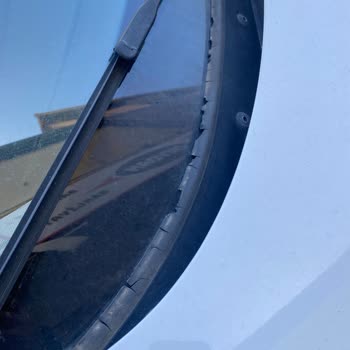 BMW 1.16i Ön Cam Panel Fitilinin Hızla Deforme Olması