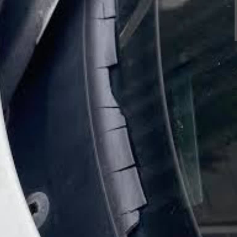 BMW 116i Ön Cam Fitilinin Kronik Çatlama Sorunu Çözülmeli