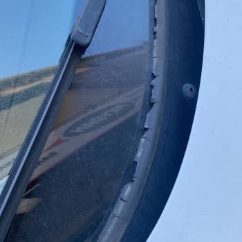 BMW 116i Ön Cam Altı Fitil Sorunu Ve Ücretsiz Değişim Talebi