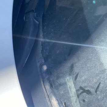 BMW 116i Ön Cam Altı Fitil Sorunu Ve Ücretsiz Değişim Talebi