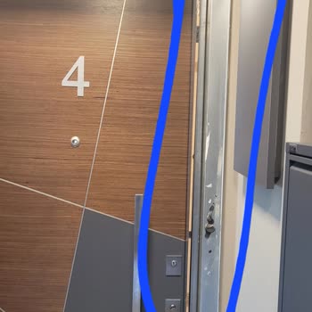 Sıfır Evde Kapı Kasası Kısa Sürede Düştü, Garanti Dışı Bırakıldı