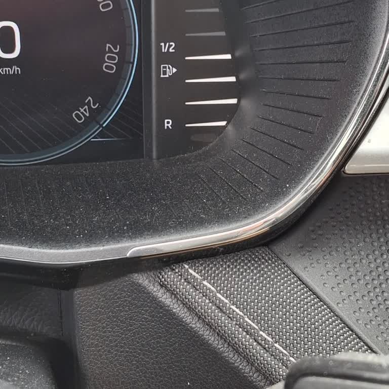 Surprice Car Rentals Hayal Kırıklığı Yaratan Araç Kiralama Deneyimi: Eksik Hizmet Ve Güvensizlik