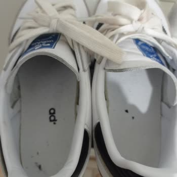 Adidas Samba Sportschuhe, Aufdrucke verschwunden, Zweifel an Originalität