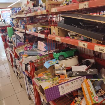 Dağınık Mağaza, İlgisiz Ve Saygısız Çalışanlar