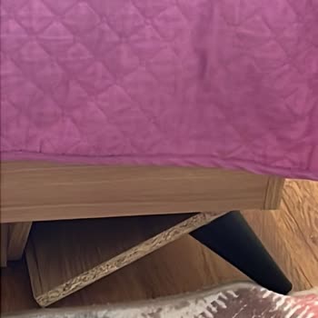 Yeni Alınan Genç Odası Takımı Kısa Sürede Kırıldı, Firma İlgisiz Kaldı