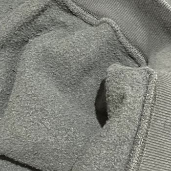 H&M Vincent Sweatshirt gebraucht und beschädigt geliefert, enttäuschende Qualität