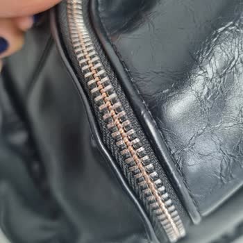 Stradivarius Fake-Leder-Handtasche oxidierter Reißverschluss nach nur 1 Monat
