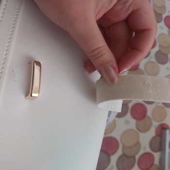 Sipariş Edilen Çantaların Kusurlu Gelmesi Ve Satıcıdan Çözüm Alınamaması