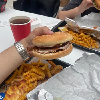 Arby's Sultangazi Vega AVM'de Görselden Farklı Ve Eksik Ürün Sunumu