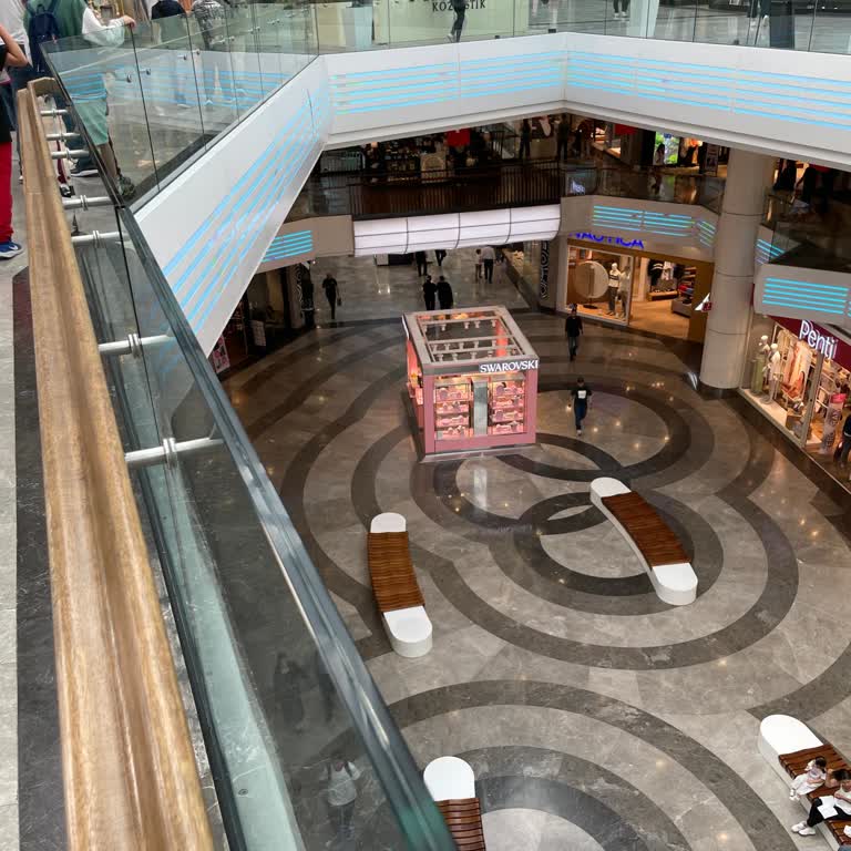 Vitrinden Seçtiğimiz Ürünü Vermeyen Personel Ve İlgisiz Davranış