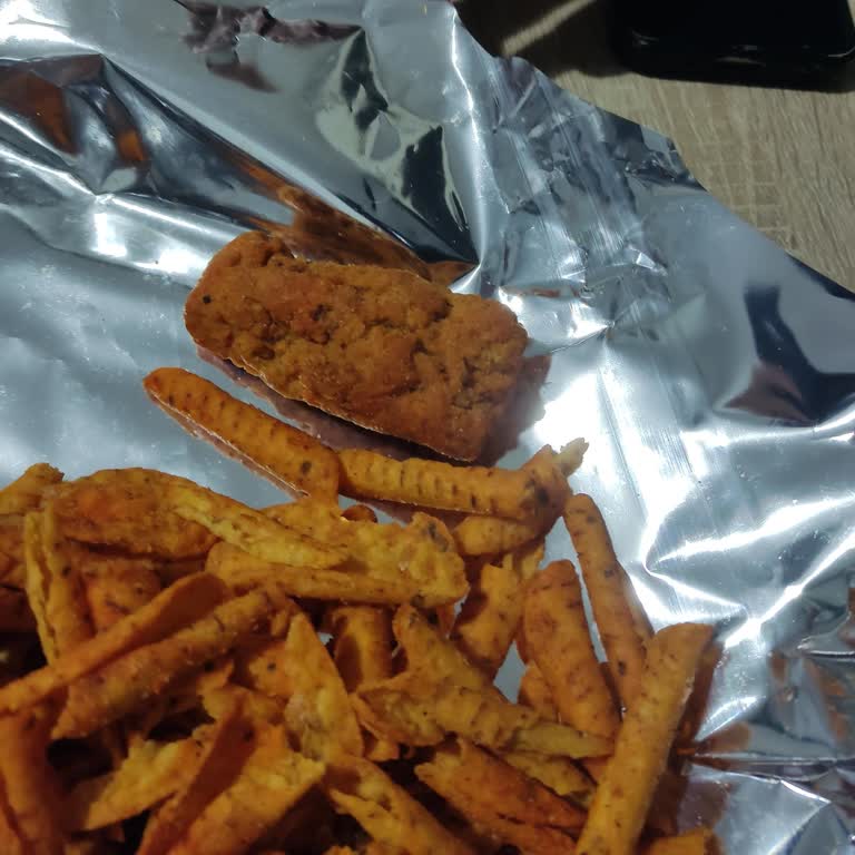 Patos Rolls Cipsin İçinden Sert Ve Tuhaf Bir Madde Çıktı, İade Alamadım