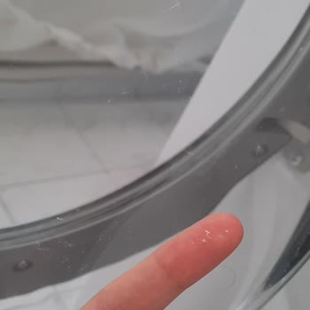 Çamaşır Makinesi Kıyafetleri Parçalıyor Ve Toz Bırakıyor