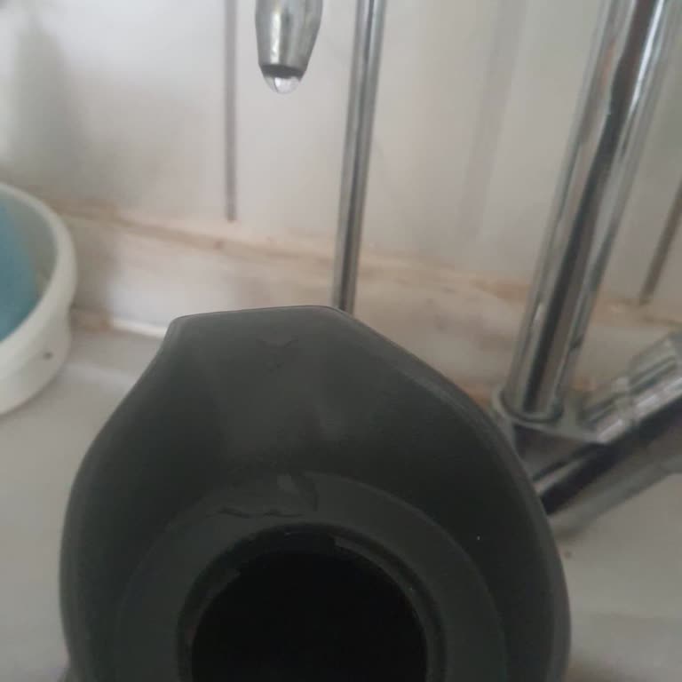 LG Su Arıtma Cihazı Filtre Değişimi Sonrası Su Akıtıyor, Servis Gelmiyor