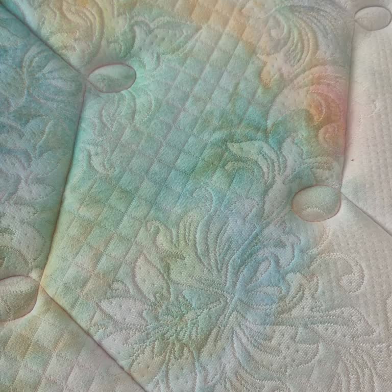 Baby & Me Alt Açma Yatağımda Leke Bıraktı, Çıkmıyor