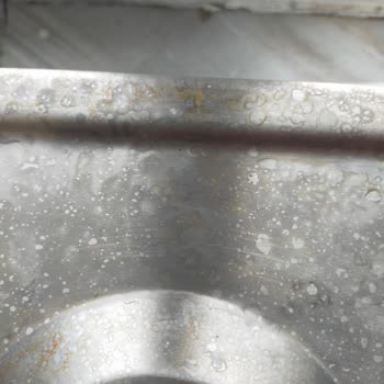 Çelik Yüzeyli Ocakta Temizlik Sonrası Kalıcı Leke Sorunu Ve Servis İlgisizliği