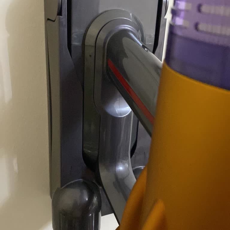 Dyson Süpürgemin Garantisi Olmasına Rağmen Şarj Sorunu Çözülmüyor