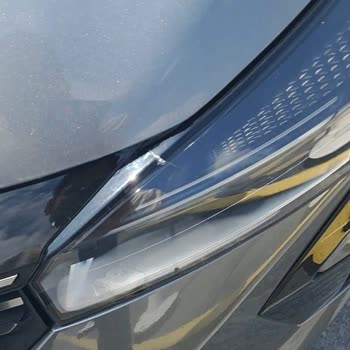 Renault Serviste Kırılan Far, İlgisiz Personel Ve Kötü Hizmetle Mağduriyet Yaşadım