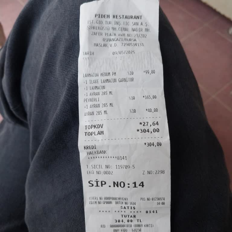 Soğuk Lahmacun Ve Çalışanların Tutumu Ailece Hayal Kırıklığı Yaşattı