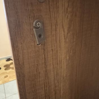 Adore Mobilya Ayakkabı Dolabı Kapak Parçalarının Kırılması Mağduriyet Yarattı