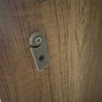 Adore Mobilya Ayakkabı Dolabı Kapak Parçalarının Kırılması Mağduriyet Yarattı