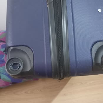 Pegasus'ta Bavulumun Tekerleği Kırıldı, Kimse Dönüş Yapmıyor