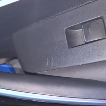 Yetkili Serviste Aracımın Kaplaması Ve Cam Filmi Zarar Gördü