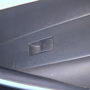 Yetkili Serviste Aracımın Kaplaması Ve Cam Filmi Zarar Gördü