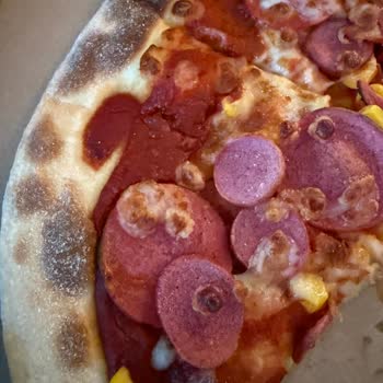 Pizza Siparişimde Özensiz Hazırlanmış Kenarlar Ve Müşteri Hizmetlerinden Dönüş Yok