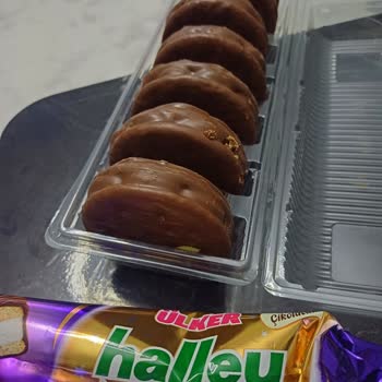 Ülker Halley Üzerinde Kurtlar Geziyor