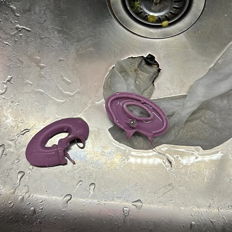 Tencere Sapı Ocakta Eriyor, Güvenlik Endişesi Yaşadım