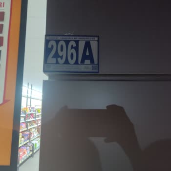 BİM Şube Kapanış Saatine Uymuyor Ve Çalışanlar Sorunlu