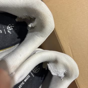 Aldığım Adidas Ayakkabıda Kırılma Ve Yırtılma Sorunu, Olumsuz İnceleme Sonucu