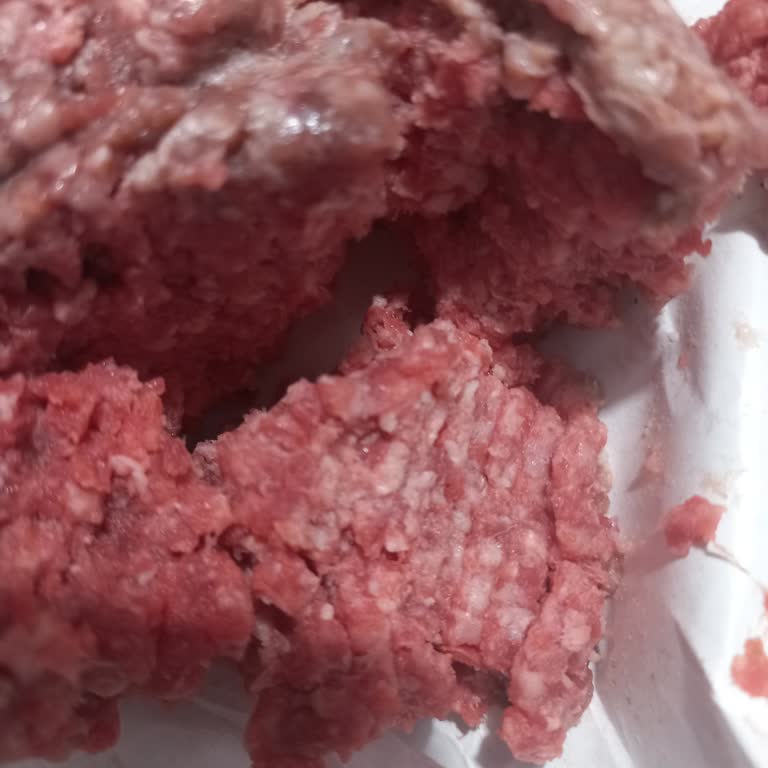 Aldığım Kıyma Tamamen Yağlı Çıktı, Paramı Helal Etmiyorum