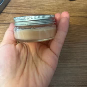 Jowe Kaş Sabitleyici Kısa Sürede Bozuldu Ve Beyazlık Yaptı