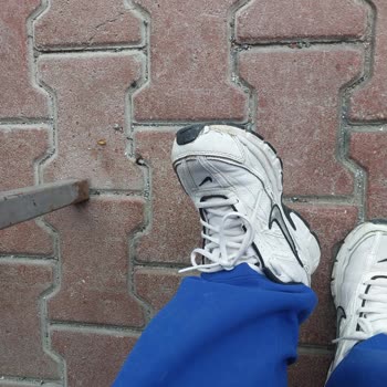 Yüksek Fiyatlı Nike Ayakkabılarda Kısa Sürede Yaşanan Kalite Sorunları Ve Yetersiz Garanti