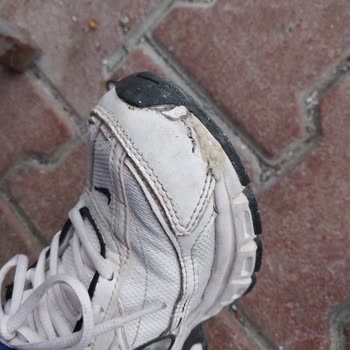 Yüksek Fiyatlı Nike Ayakkabılarda Kısa Sürede Yaşanan Kalite Sorunları Ve Yetersiz Garanti