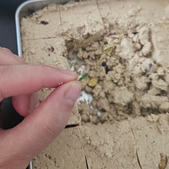 Antep Fıstıklı Helvadan Cam Parçası Çıkması Şok Etti