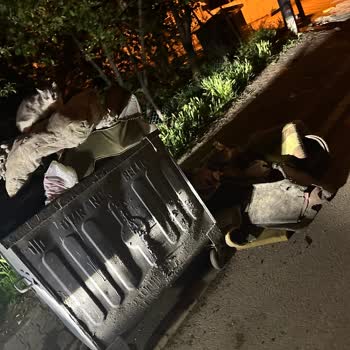 Ümraniye Belediyesi Çöp Konteynerinin Kaldırılması Lazım