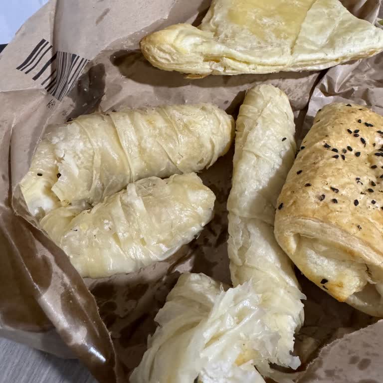 Siparişler Sürekli Geç Ve Kalitesiz Geliyor, Ürünler Pişmemiş Ve Kötü Kokulu